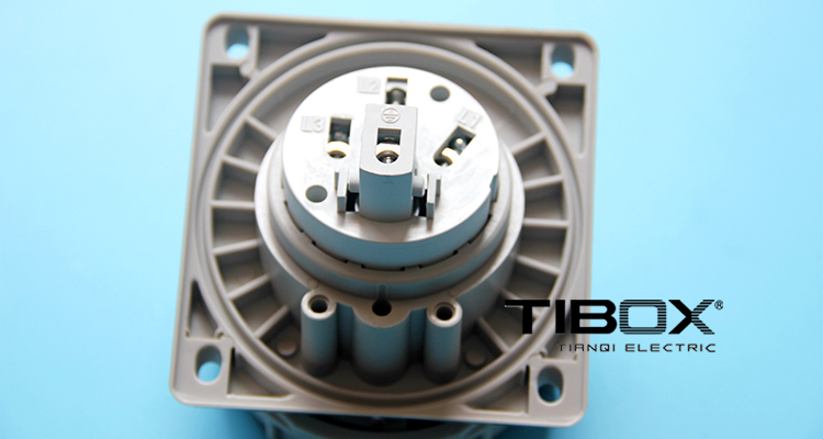 产品图 IP67 16A 4芯防水防尘斜插式工业插头插座连接器 (3)